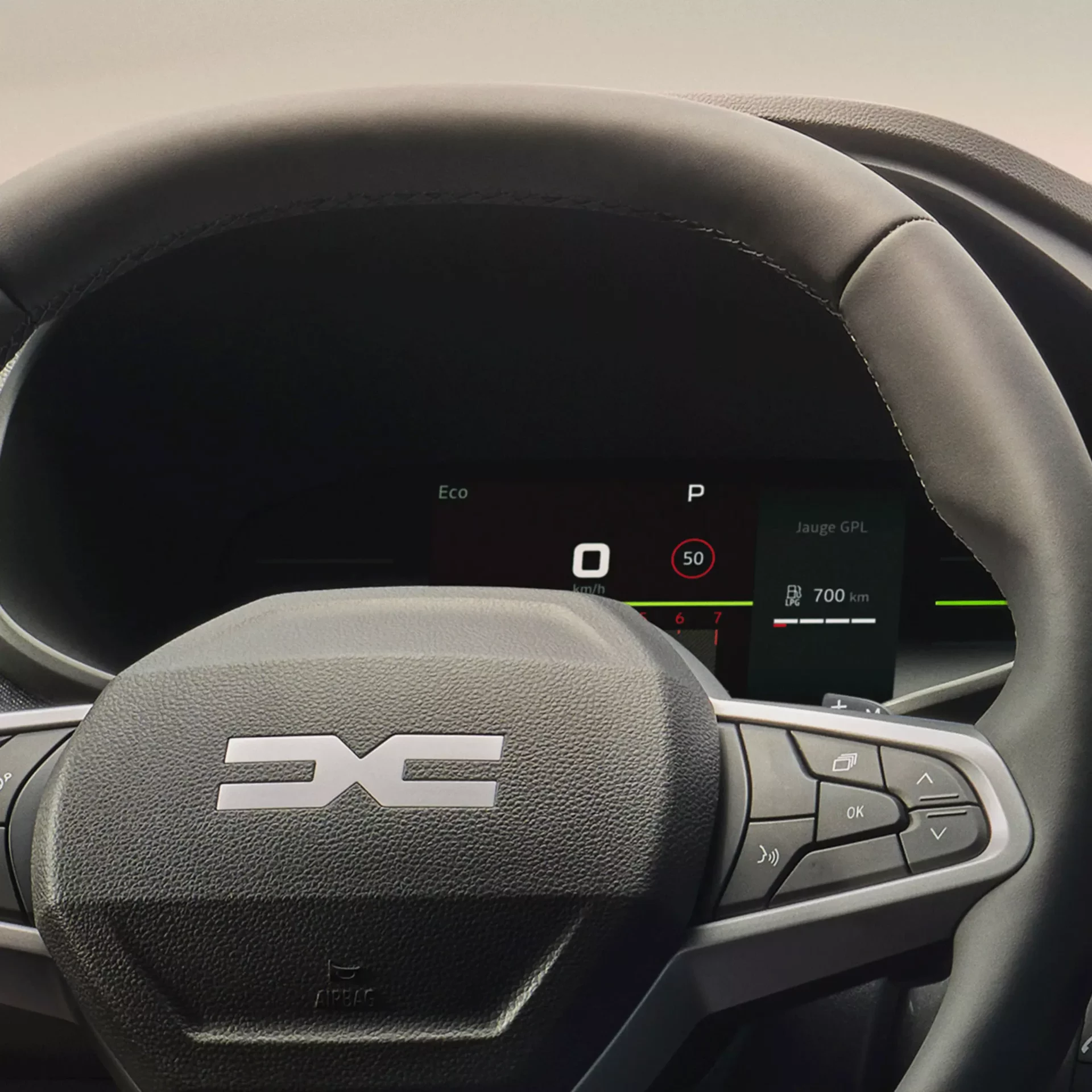 Sandero s’équipe d'un écran digital de 7'', offrant une lecture claire, sécurisée et moderne des informations de conduite.